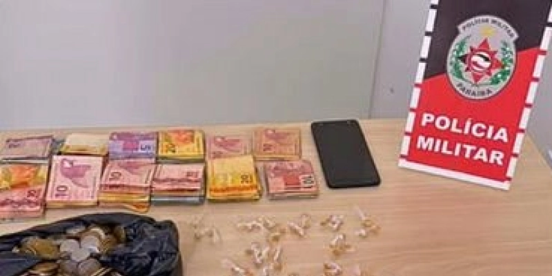 Polícia Militar conduz homem por tráfico e apreende drogas e dinheiro no Bairro Liberdade, em Patos