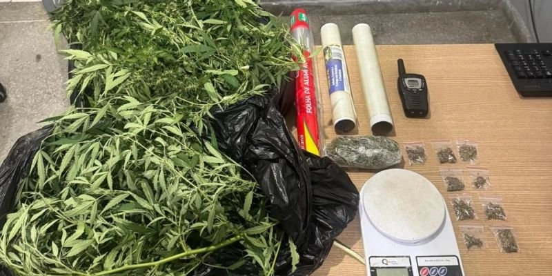 ROTAM prende suspeito por tráfico e apreende drogas durante patrulhamento