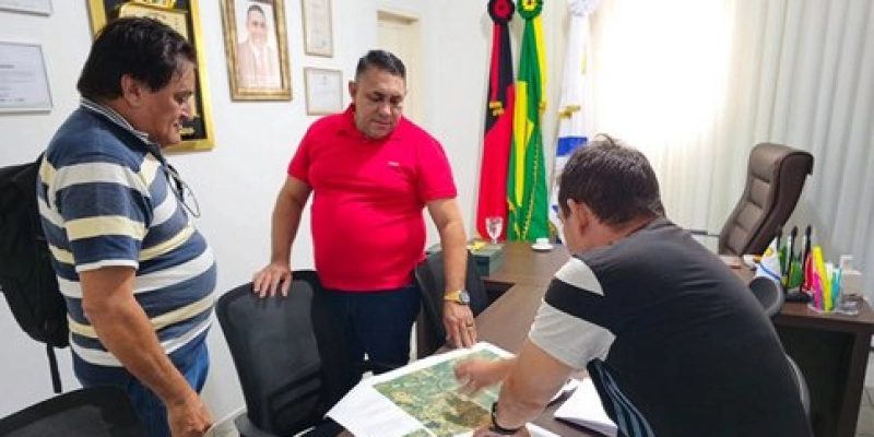 Prefeito João Neto e técnicos do DER alinham projeto asfáltico para a histórica Fazenda Acauã