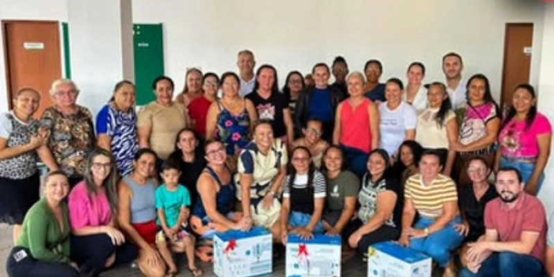 Prefeitura de São Francisco entrega 31 máquinas de costura para incentivar geração de renda