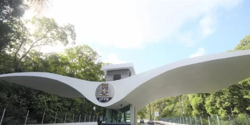 Falta de repasse do MEC atrasa pagamento de auxílios estudantis na UFPB