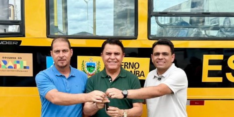 Em visita a Amparo, deputado Wilson Santiago reforça parceria e acompanha entrega de novos veículos