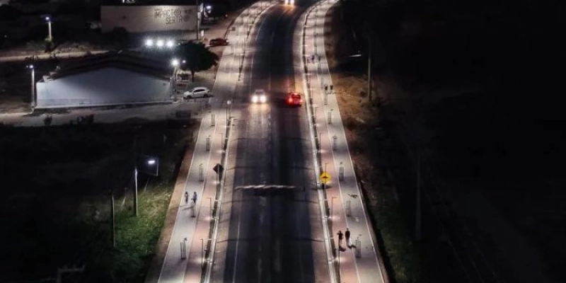 Bal Lins e Chico Mendes entregam nova pista de caminhada em parceria com o Estado