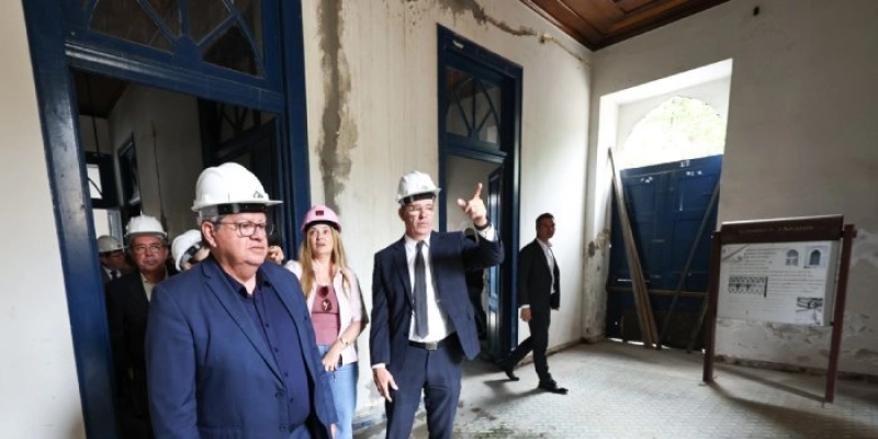 João Azevêdo inspeciona obra do Casarão dos Azulejos e destaca ações do Governo na revitalização do Centro Histórico de João Pessoa 