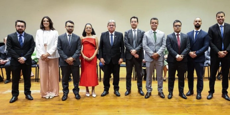 João Azevêdo empossa novos procuradores e auditores de contas e reafirma compromisso com gestão eficiente 