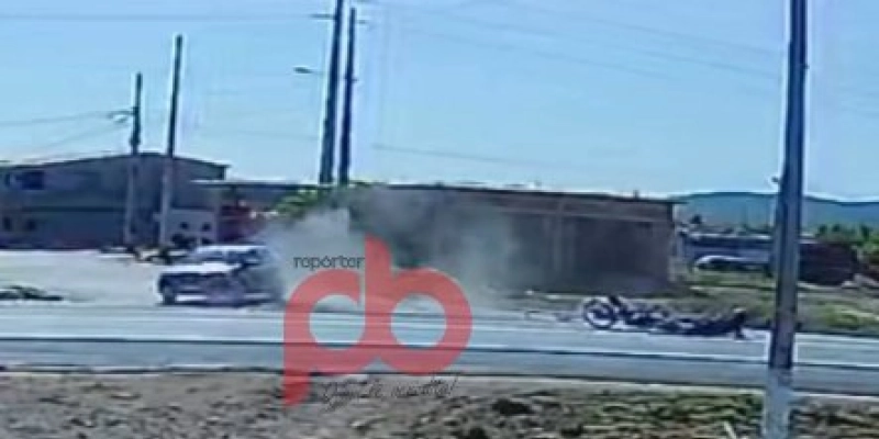 Câmera registra colisão entre carro e moto na BR-230, no Núcleo Habitacional I, em Sousa