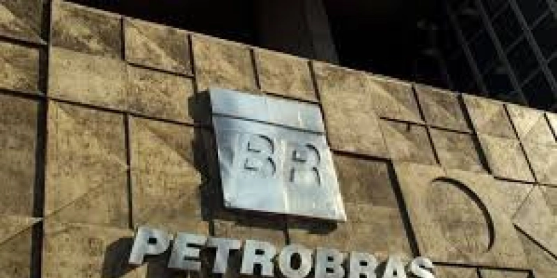 Petrobras reduz preço da gasolina em 5,2% a partir desta terça