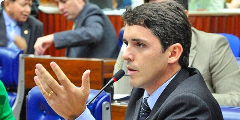 Deputado confirma negociações com MDB e prevê debandada no PSDB