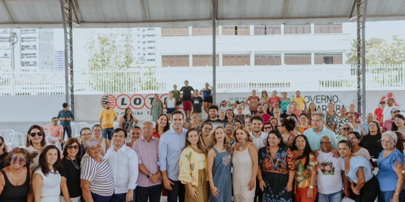 Lucas Ribeiro visita artesãos alojados pelo Governo da Paraíba durante o Salão do Artesanato em João Pessoa