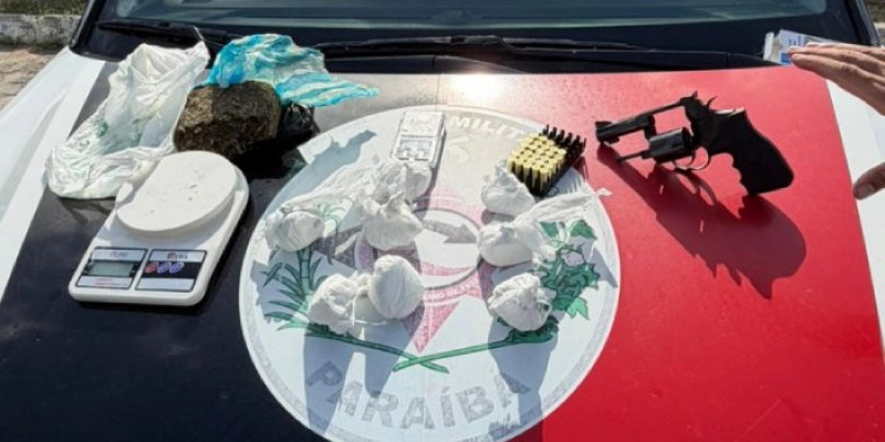 Polícia Militar apreende arma e drogas na Capital