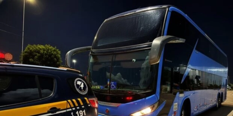 Pai e filho são detidos suspeitos de importunação sexual e porte de drogas em ônibus interestadual, na PB