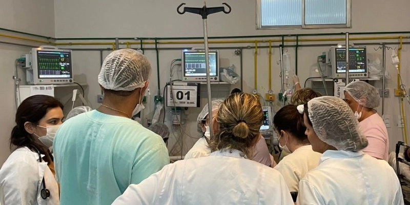 Equipe do Hospital Edson Ramalho salva bebê vítima de choque elétrico após uma hora de reanimação