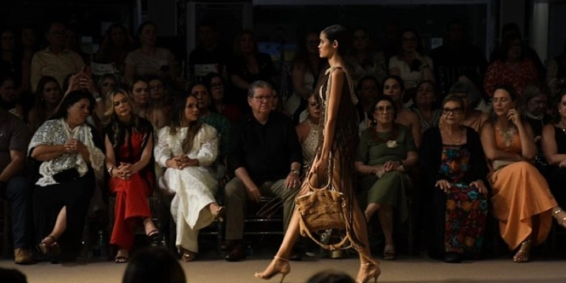João Azevêdo prestigia desfile do artesanato e destaca desenvolvimento do segmento na Paraíba