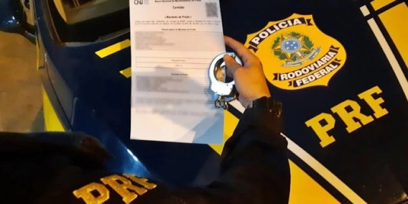 PRF captura foragido da Justiça por roubo durante fiscalização na BR-230
