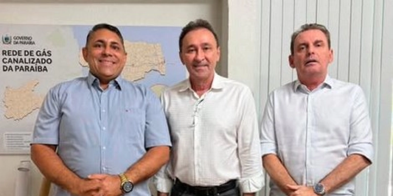 Prefeito de Aparecida assegura obra asfáltica para a Fazenda Acauã em reunião na Capital