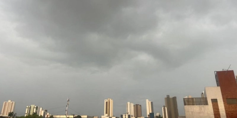 Em apenas 12h, chuva em João Pessoa supera a média histórica para todo o mês de fevereiro e equipes da Prefeitura seguem em alerta