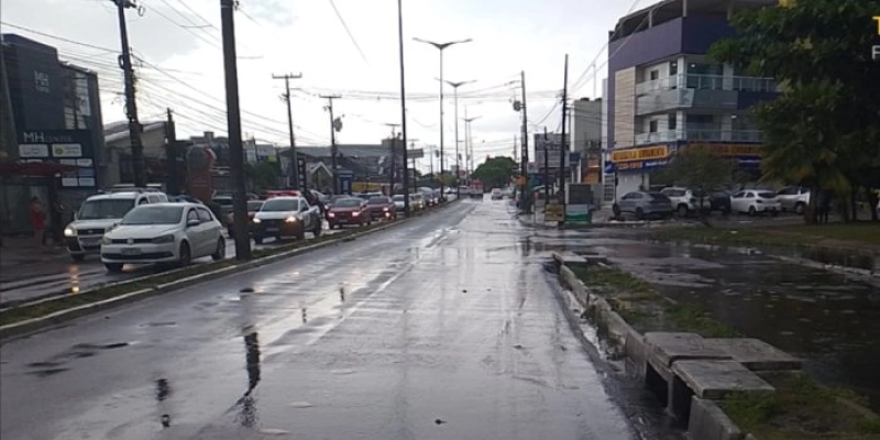 Seinfra intensifica serviços na rede de drenagem para minimizar transtornos causados pela chuva em JP
