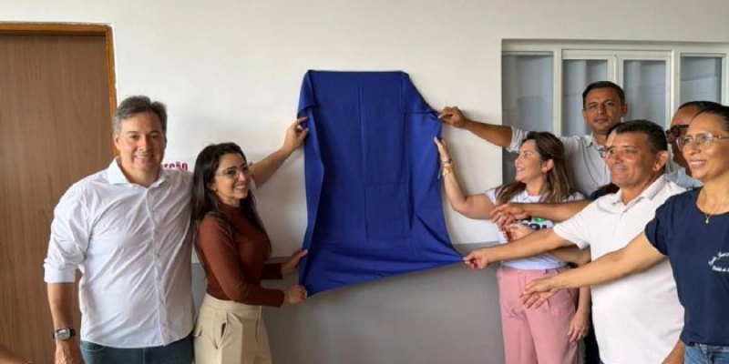 Ao lado da prefeita Corrinha, Júnior Araújo participa da inauguração de escola no distrito de Engenheiro Ávidos, em Cajazeiras