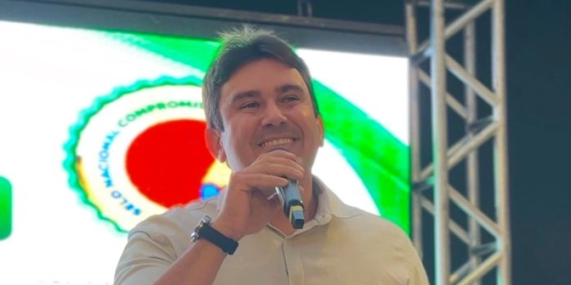 Em Encontro Pedagógico, Helder Carvalho anuncia aumento salarial histórico para professores prestadores e é ovacionado