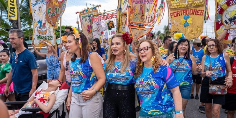 Primeira-dama do Estado prestigia desfile do Bloco Portadores da Folia e destaca ações do Governo para fortalecer inclusão na Paraíba