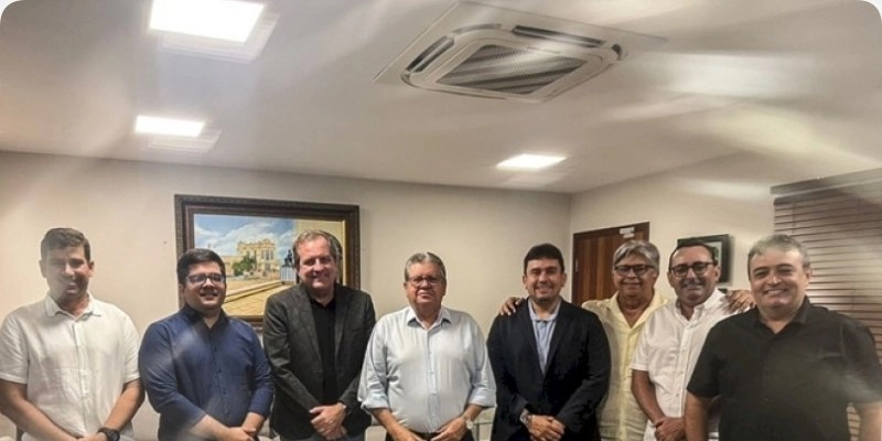 Fábio Tyrone, Helder Carvalho e demais aliados se reúnem com João Azevêdo para discutir sobre alinhamento político