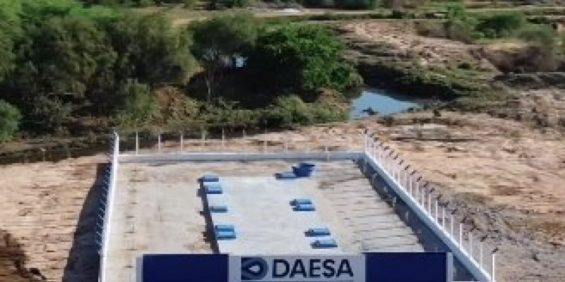 Helder Carvalho entrega fossão e amplia saneamento, beneficiando mais de mil residências em Sousa