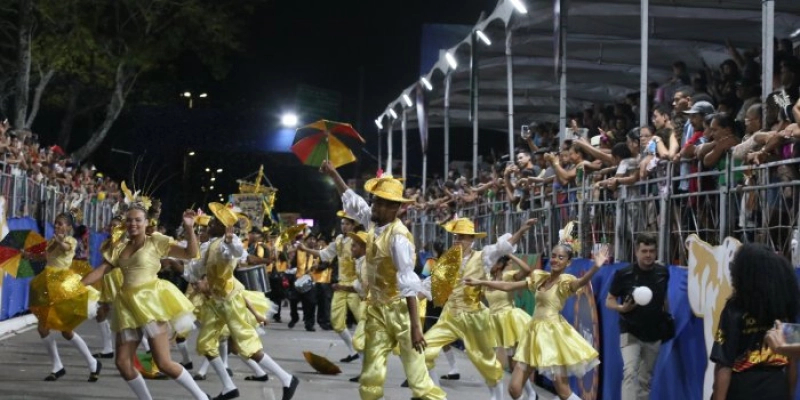Segundo dia do Carnaval Tradição 2026 lota arquibancadas na Avenida Duarte da Silveira