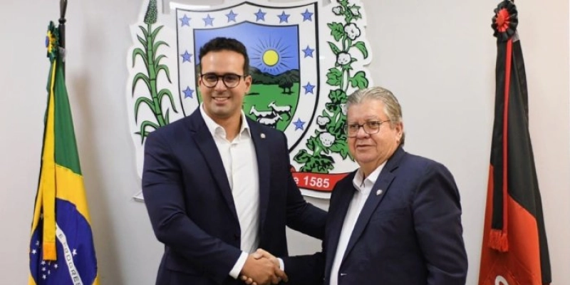 João Azevêdo transmite cargo para Lucas Ribeiro; agenda administrativa permanece mantida
