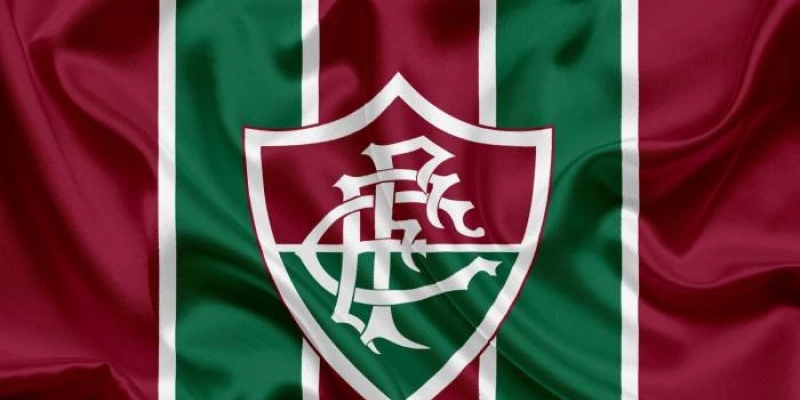 Fluminense vence clássico e derruba técnico do Vasco; Flamengo goleia com vaias