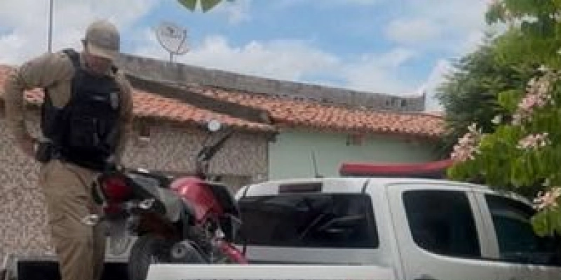 Homem mata animal de estimação, destrói casa de ex e é flagrado com moto furtada de Fórum, em São João do Rio do Peixe