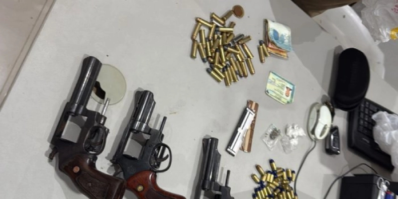 Polícia Militar prende cinco suspeitos com armas e frustra ataque a tiros no interior paraibano