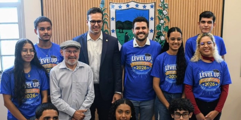 Lucas Ribeiro recebe aprovados no Sisu e reafirma compromisso do Governo com educação da Paraíba