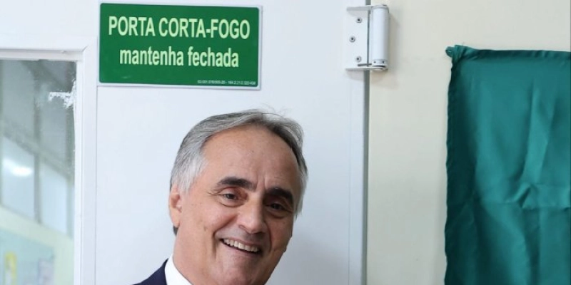 Luciano Cartaxo entrega nova urgência do Hospital Napoleão Laureano, reformada com recursos do seu mandato parlamentar