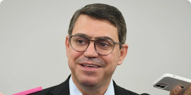 Com viagem de Cícero, Dinho assume Prefeitura de João Pessoa pela quinta vez