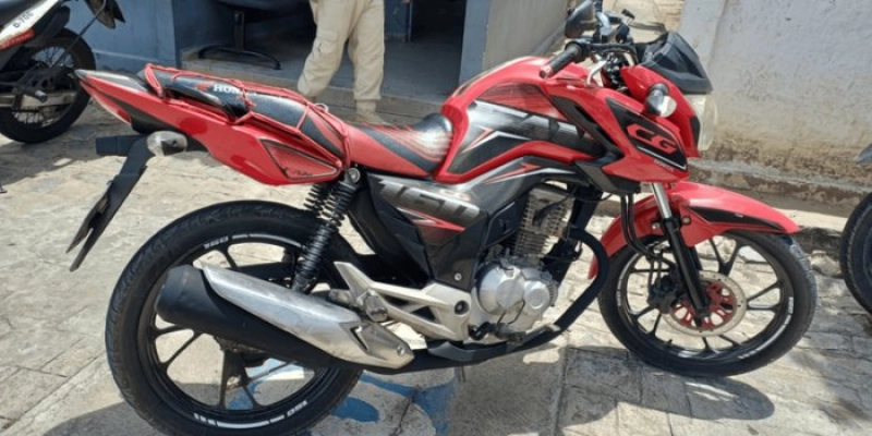 Ação conjunta entre PRF e Polícia Militar apreende motocicleta clonada