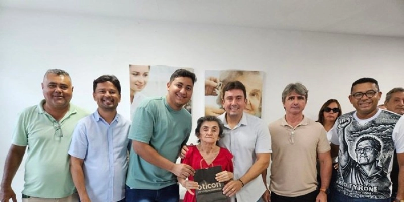 Prefeitura de Sousa devolve som e esperança a pacientes com entrega de aparelhos auditivos