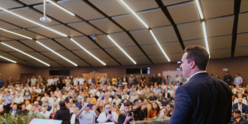 Lucas Ribeiro assina ordens de serviço de R$ 49 milhões em investimentos na infraestrutura de Campina Grande e Queimadas