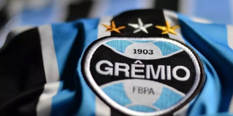 Grêmio atropela Internacional no Gre-Nal 450 e coloca as duas mãos na taça do Gauchão