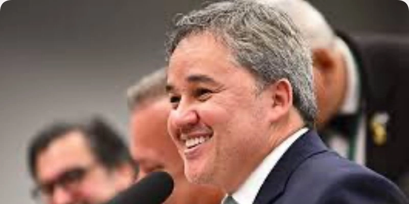 Cabo Gilberto afirma que filiação de Efraim Filho ao PL está “99% confirmada”