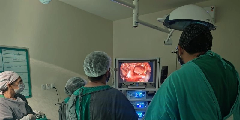 Hospital Regional de Patos amplia oferta de cirurgia oncológica 100% SUS com primeira gastrectomia parcial por vídeo