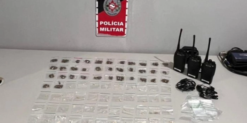 Polícia Militar prende trio suspeito de tráfico de drogas na cidade de Santa Rita
