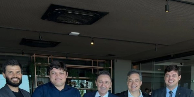 Júnior Araújo recebe apoio do prefeito Samuel Carnaúba em Curral Velho