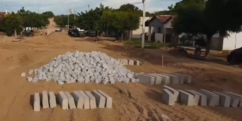 Júnior Araújo garante investimentos para pavimentação do Assentamento Fortuna em Jericó