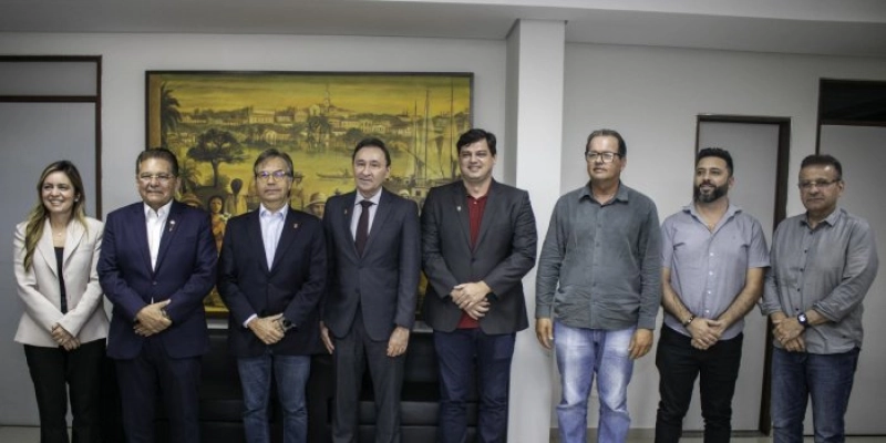 Presidente do TCE recebe presidente da ALPB e conselheiros nomeados para tratar dos procedimentos de posse