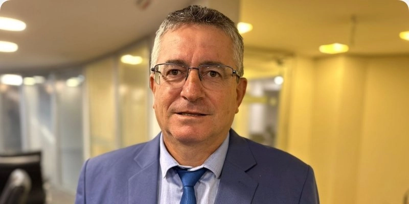 Deputado Dr. Romualdo anuncia saída do MDB e filiação ao PCdoB na Paraíba