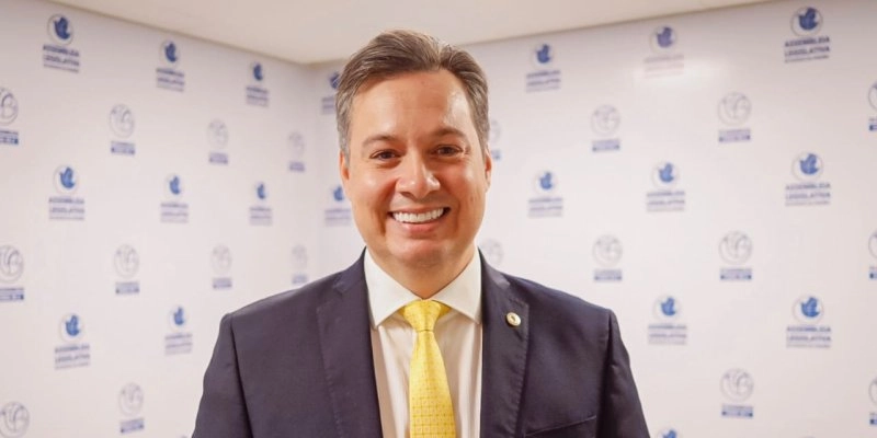 Júnior Araújo celebra ordem de serviço para abastecimento de água em Divinópolis e destaca fim de problema histórico em Cajazeiras