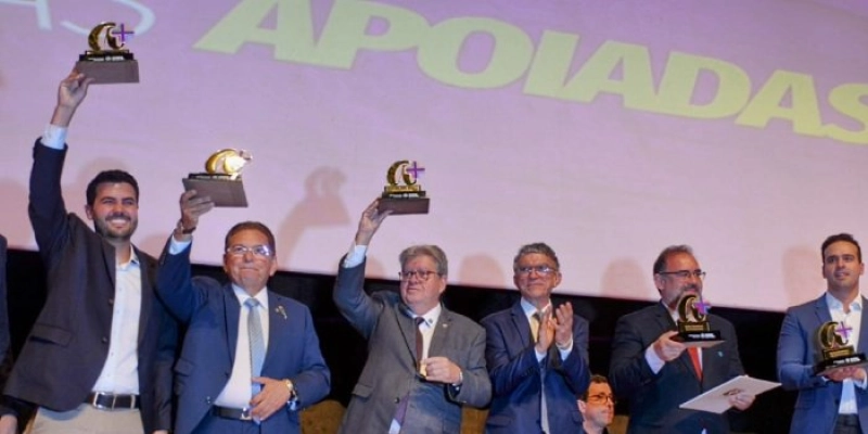 Estado premia melhores escolas no Programa Alfabetiza Mais e João Azevêdo destaca índice de 71% das crianças alfabetizadas na idade certa