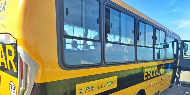Governo do Brasil anuncia entrega de 324 ônibus escolares do Programa Caminho da Escola