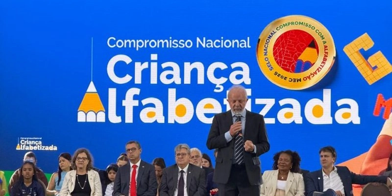 Brasil  bate meta de alfabetização na idade certa para 2025, atingindo 66%