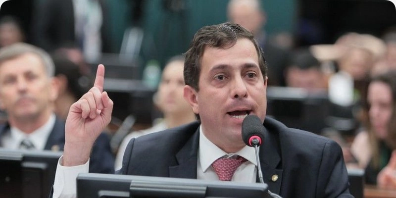 Gervásio Maia muda de partido e confirma filiação ao PCdoB em João Pessoa